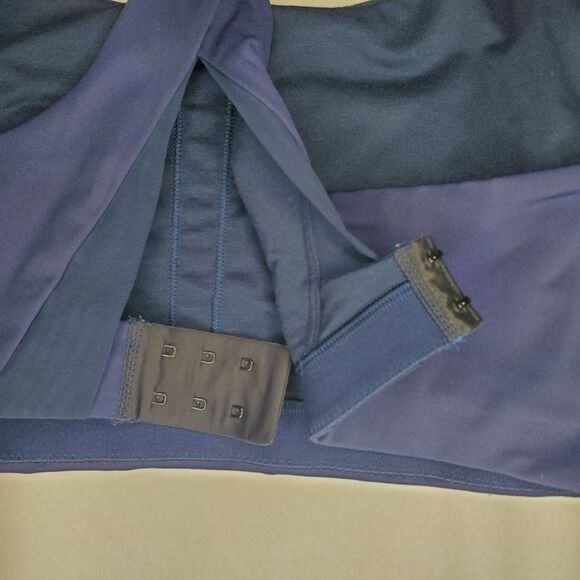 Lululemon Invigorate Bra with Clasp High Support Size 12 - Picture 8 of 9